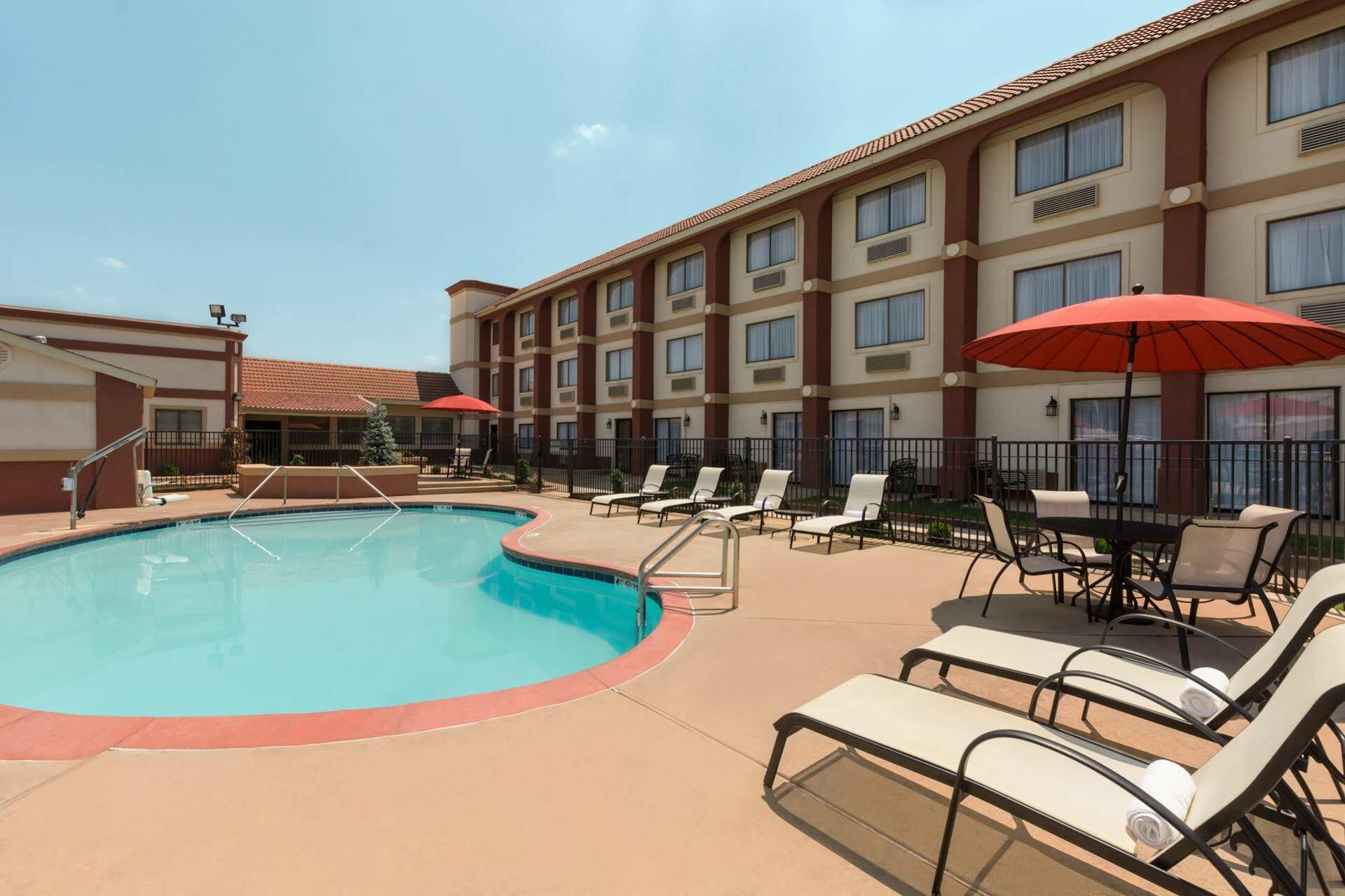 Broadway Inn & Suites Oklahoma City Exteriör bild